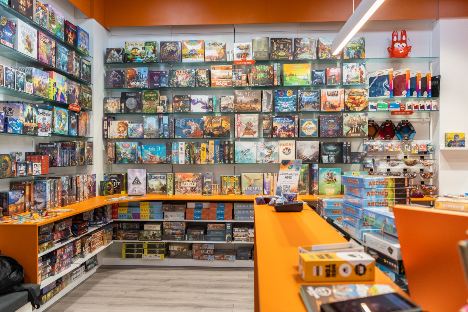 Le mur de jeux experts de la boutique Offline Store à Mulhouse